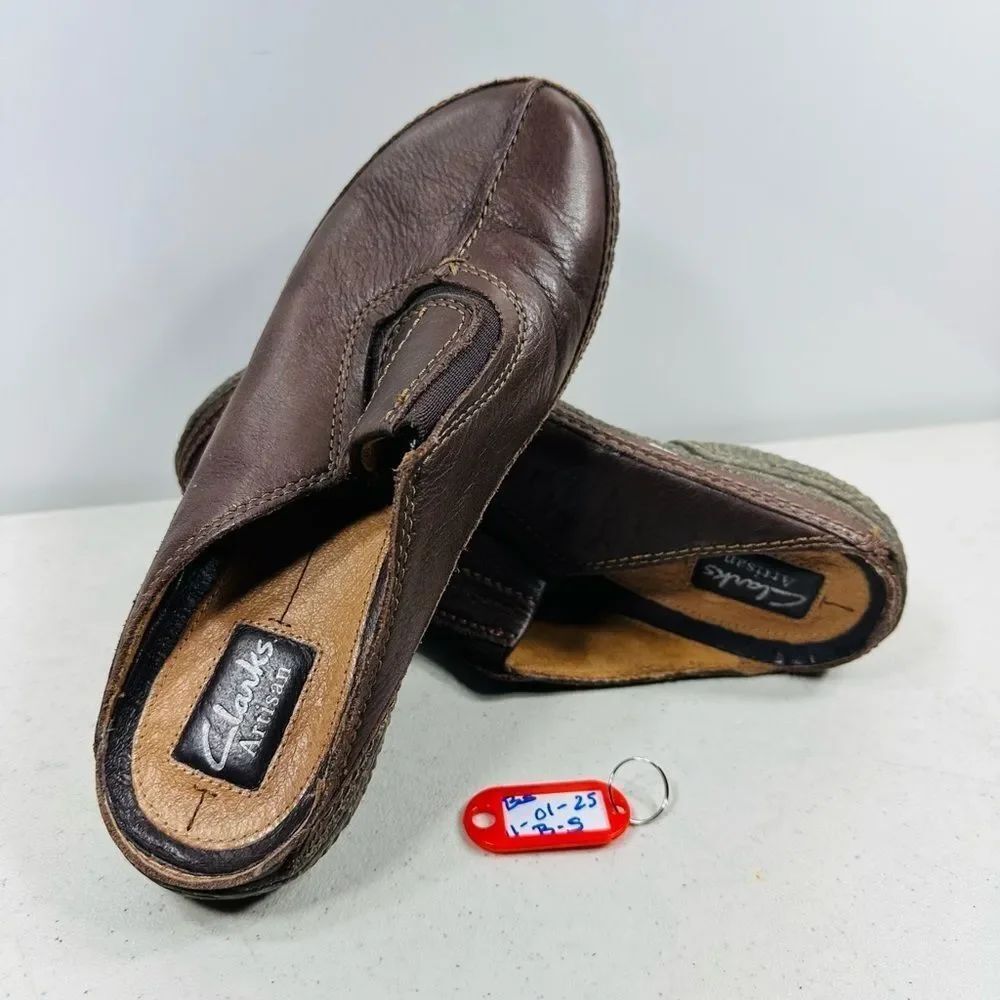 Clarks Dark Brown Leather Loafers size 6,5